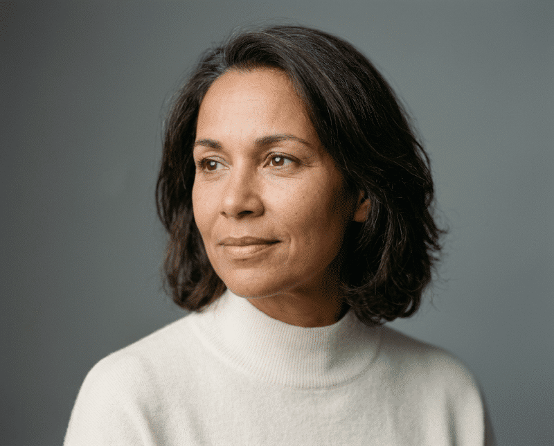 AI-illustratie bij liquid facelift: een natuurlijk, zelfstandig uitstralings- of dagelijks-levenconcept.