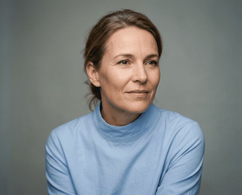 AI-illustratie bij lipofilling: een natuurlijk, zelfstandig uitstralings- of dagelijks-levenconcept.